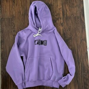 Nike SB Hoodie
Lavender
New Without Tags
Size Large